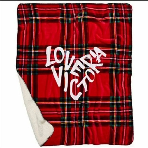 🛑SOLD🛑 Victoria Secret Plaid Sherpa Blanket - Picture 2 of 6